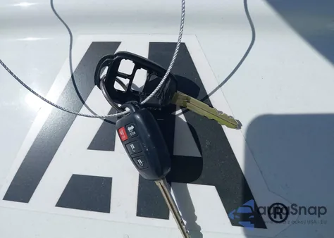 2017 Toyota Corolla Se z USA, uszkodzony, nr VIN 5YFBURHE6HP612609